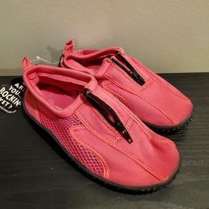 Rockin florescent pink water shoes